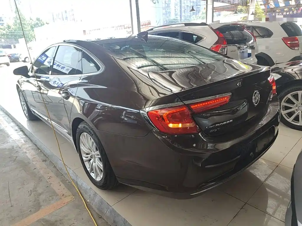 Photo 5 - Buick LaCrosse