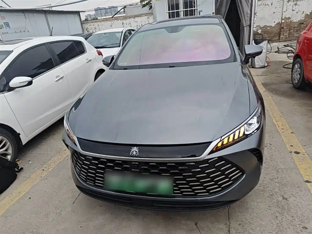 BYD Qin PLUS 2025 DM-i Smart Drive 55KM Leader фото 3