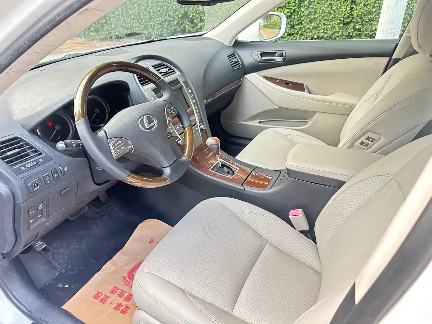 Фото 7 - Lexus ES