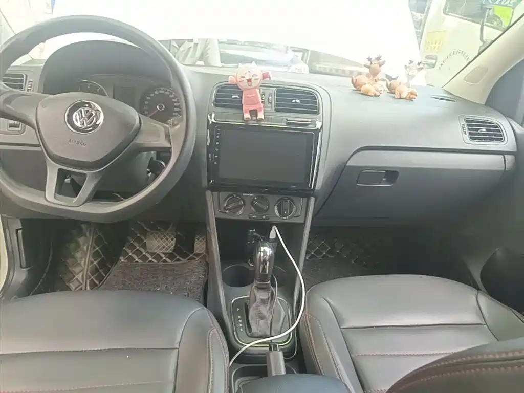 Volkswagen Polo 2016 1.4L Automatic Trend фото 10