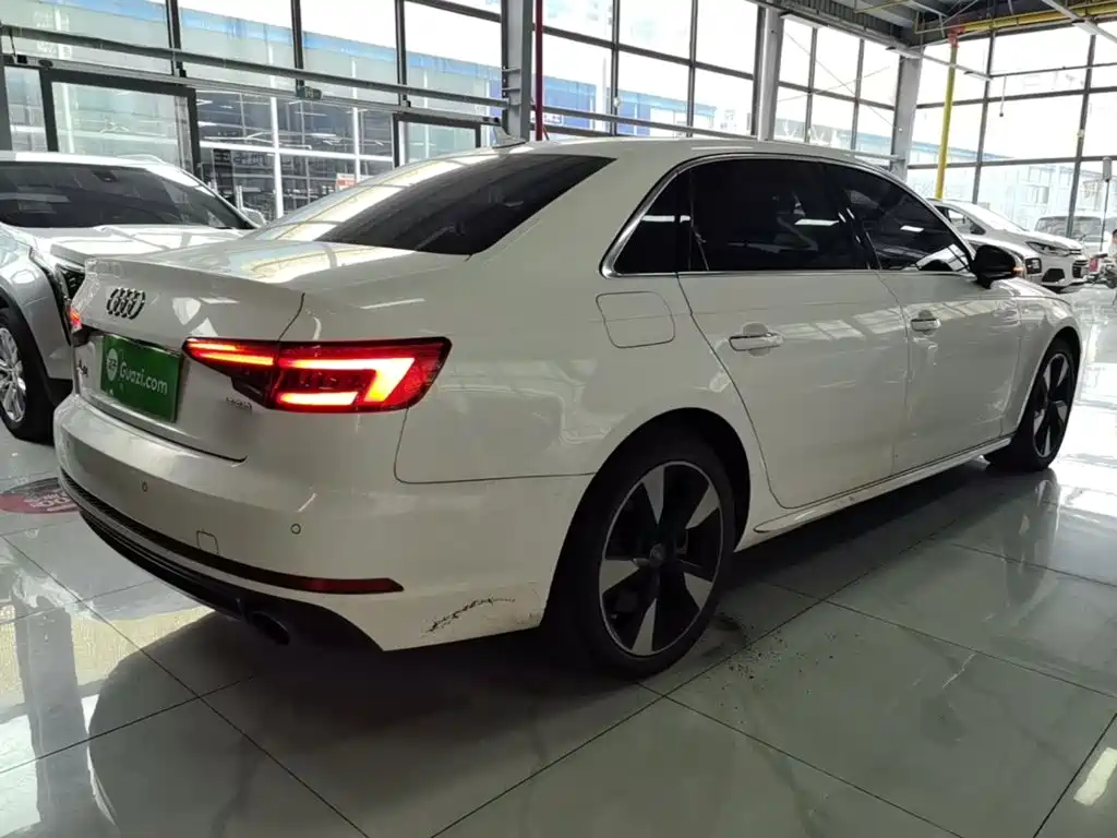 Фото 7 - Audi A4L