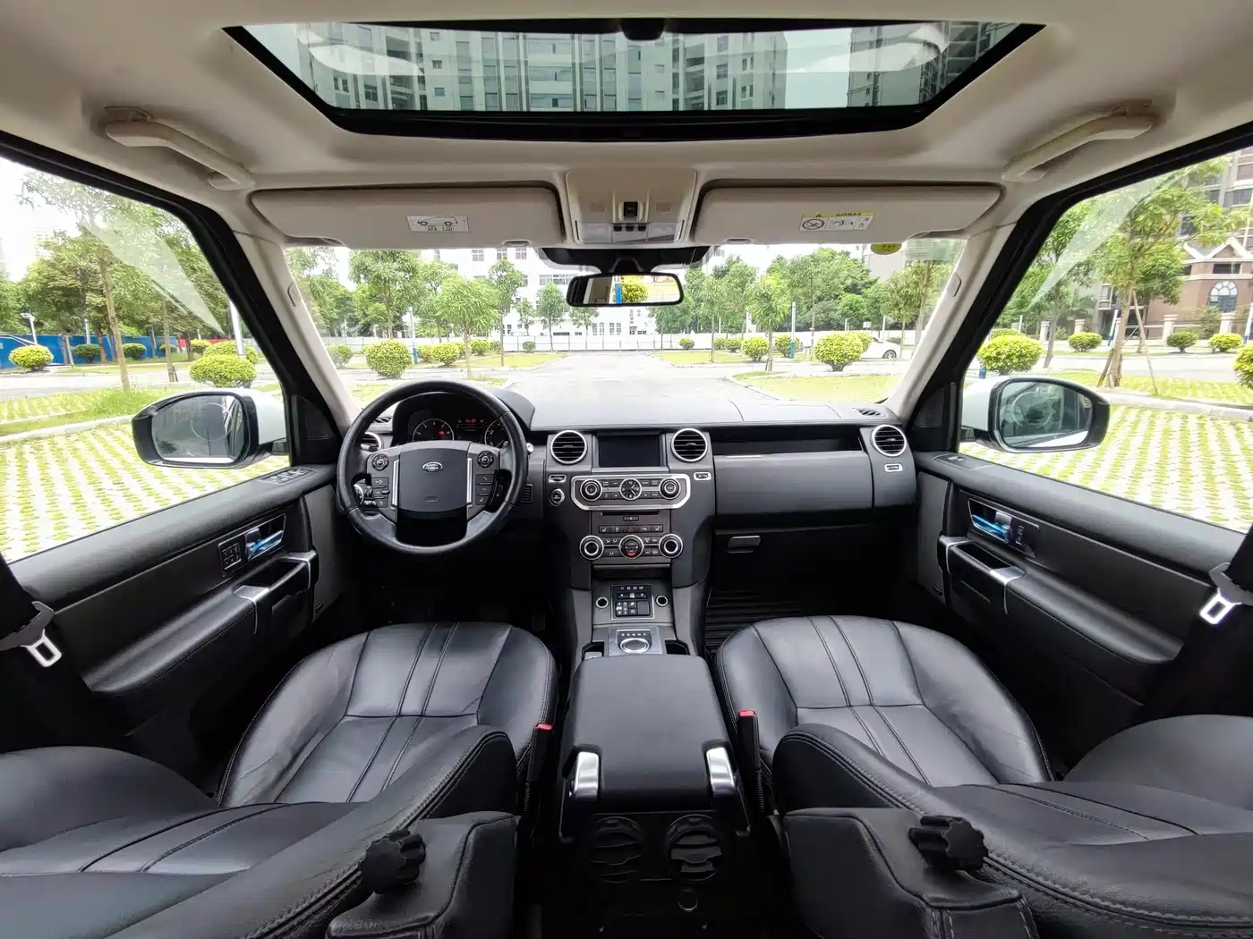 Land Rover Discovery 2016 3.0 SC Black Edition SE фото 5