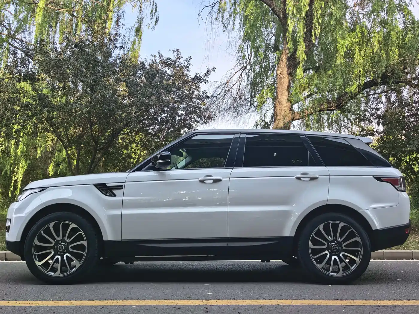 Land Rover Range Rover Sport 2016 Model 3.0 SC V6 HSE DYNAMIC фото 4