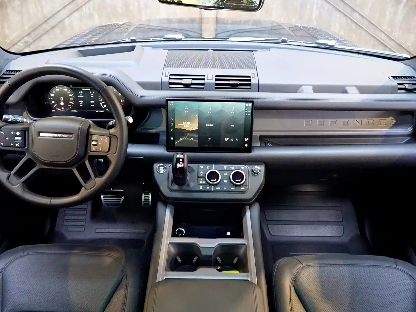 Land Rover Defender 2025 110 3.0T P400 X фото 14