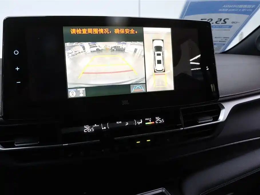 Toyota Sienna 2021 2.5L Hybrid Platinum Edition фото 9