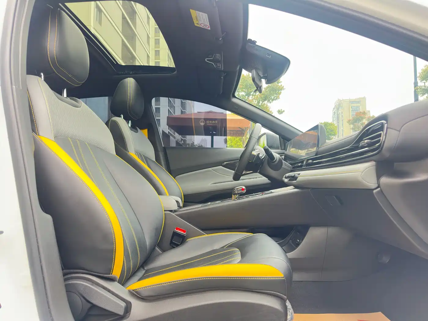 GAC Trumpchi Trumpchi Emkoo 2023 270T DCT J15 Edition фото 10