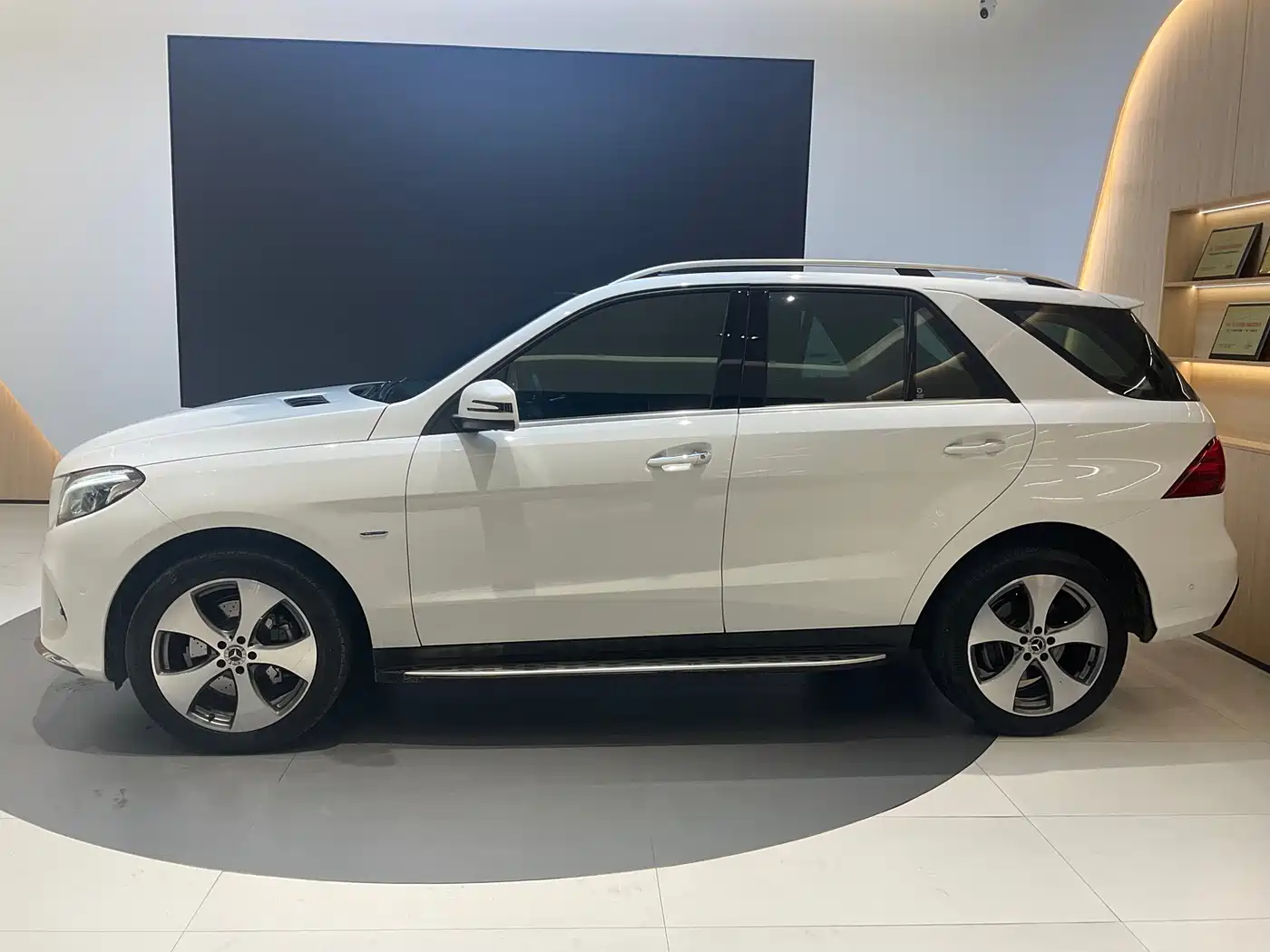 Mercedes-Benz GLE 2019 GLE 320 4MATIC Luxury Collector's Edition фото 4