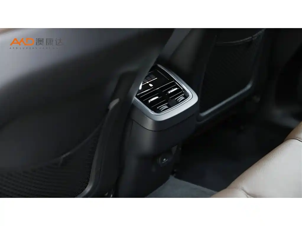 Фото 9 - Volvo XC60