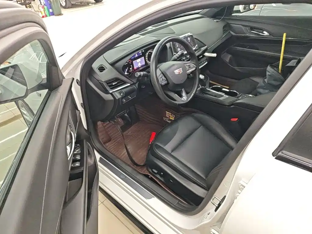 Cadillac CT4 2023 2022 28T Fashion Style