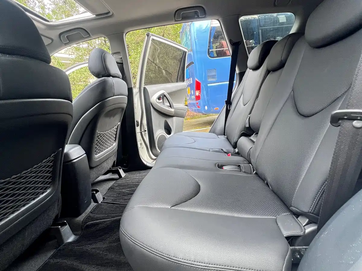 Toyota RAV4 Rongfang 2012 Styling Edition 2.4L Automatic 4WD Luxury фото 12