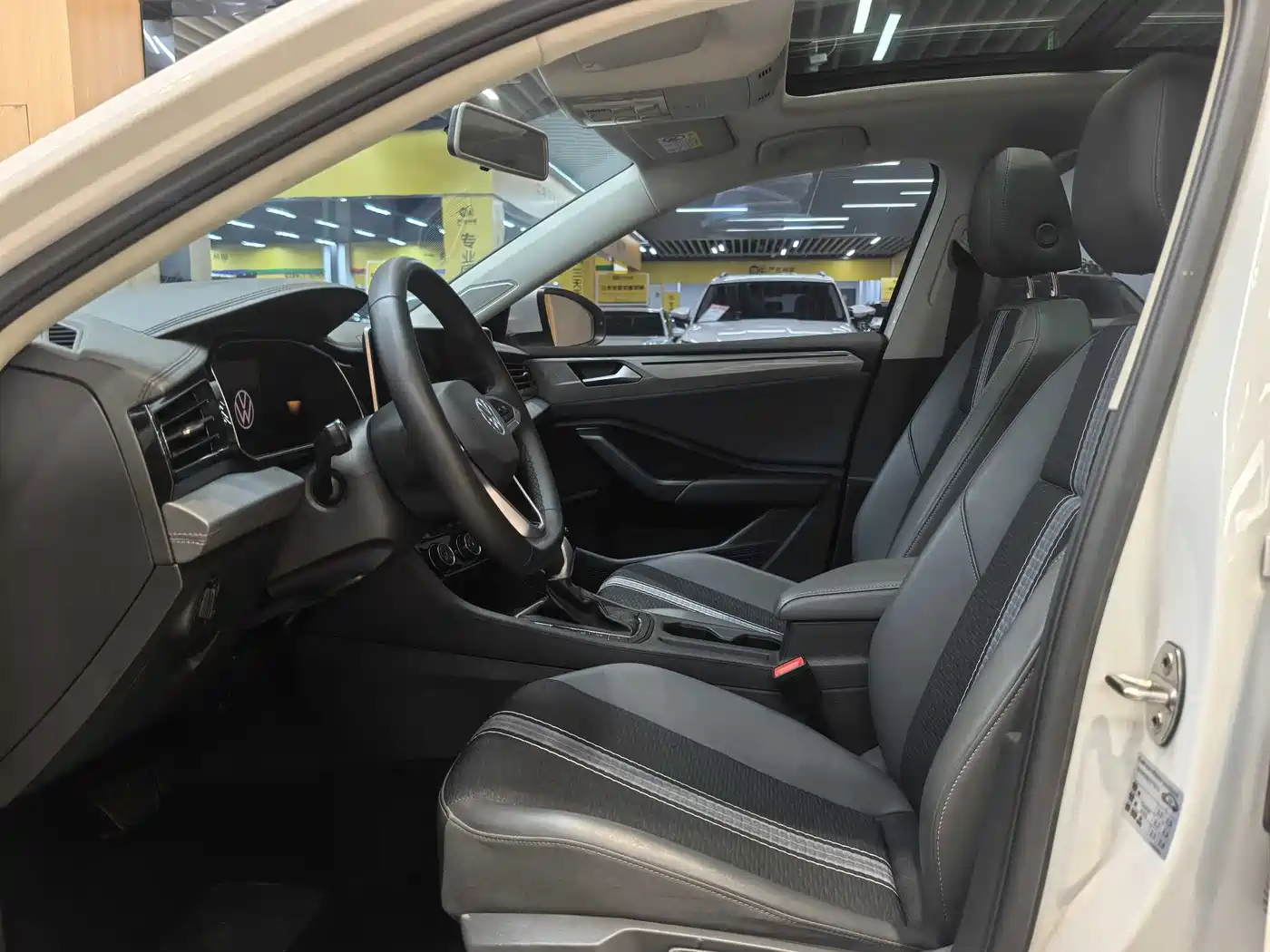 Volkswagen Sagitar 2024 300TSI DSG Flying Edition фото 7