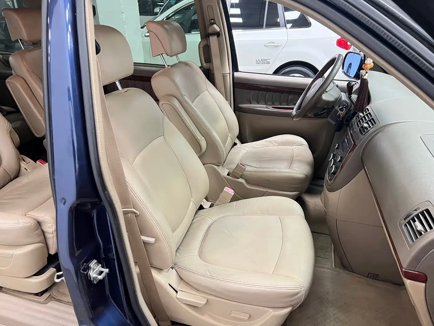 Photo 11 - Buick GL8