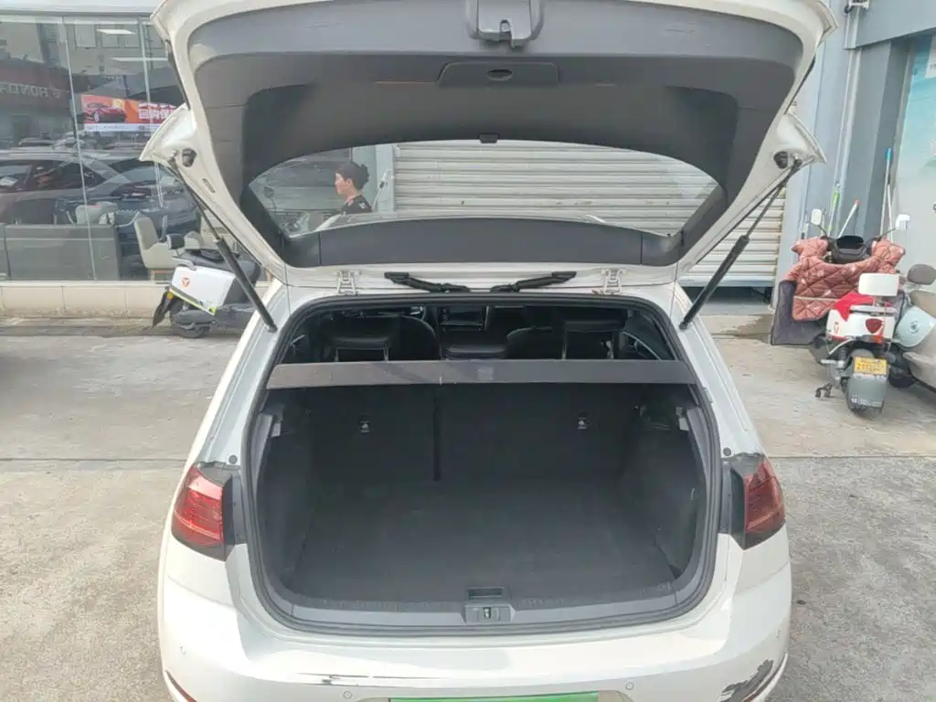 Photo 19 - Volkswagen Golf