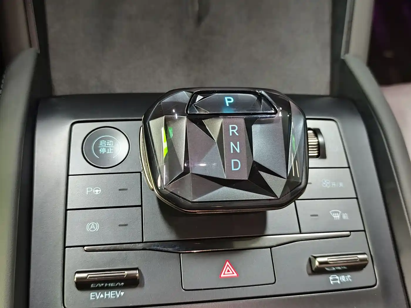BYD Qin L 2025 DM-i Smart Drive Edition 120KM Excellence Type фото 14