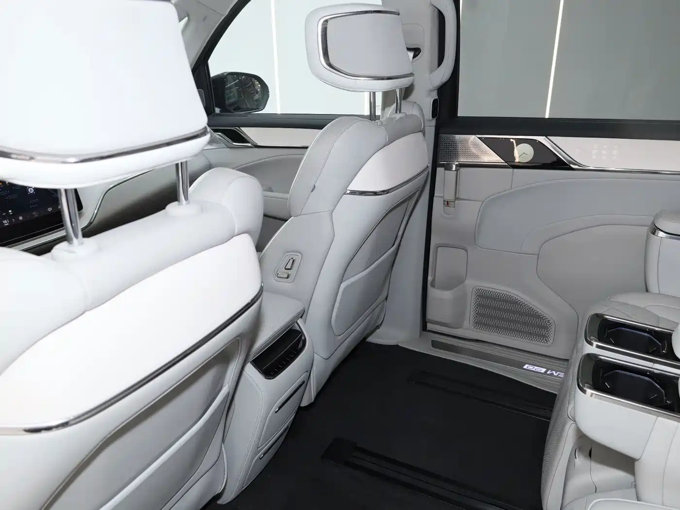Volvo EM90 2024 2025 Ultra Six-Seater