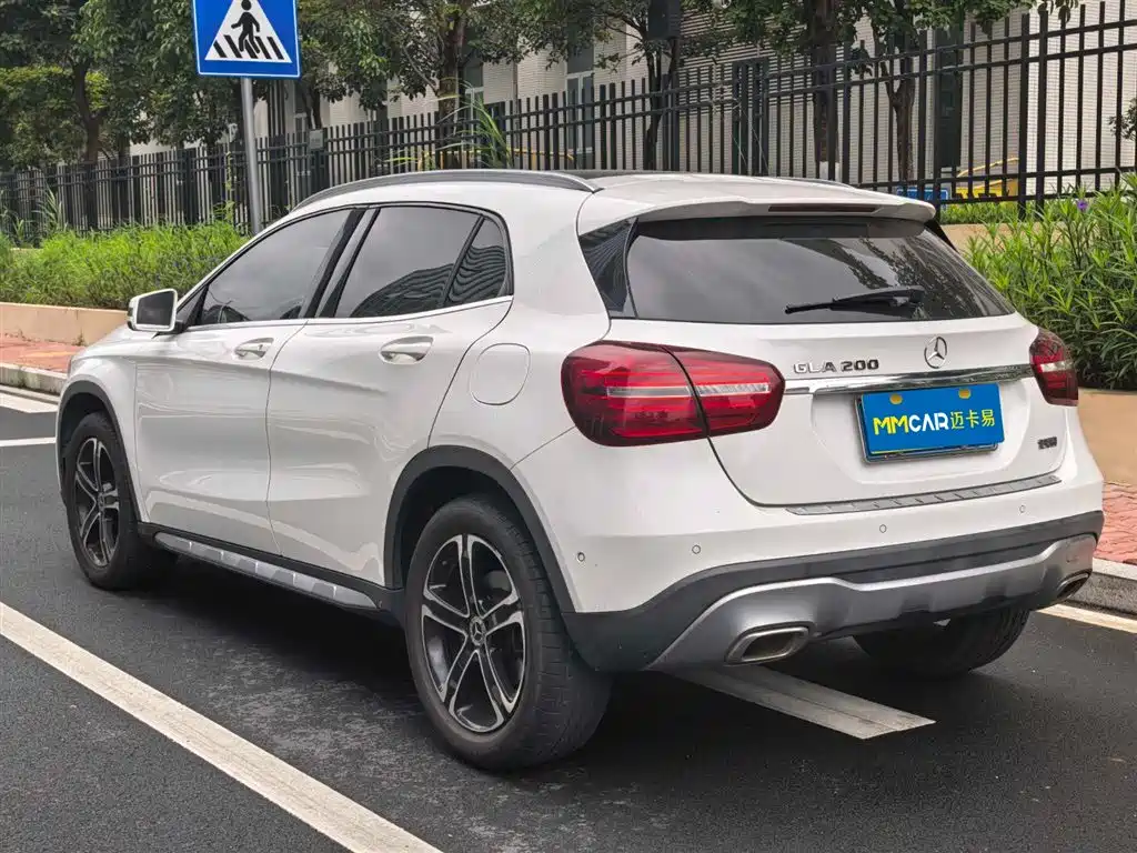 Mercedes-Benz GLA 2018 GLA 200 Fashion фото 2