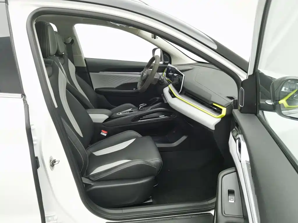 Фото 23 - Geely Coolray