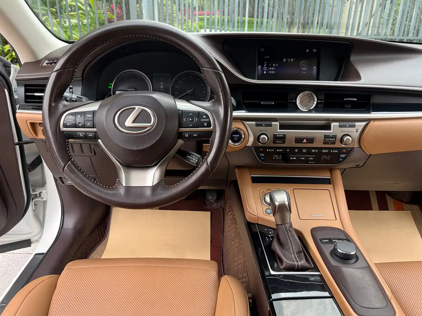 Lexus ES 2015 300h Comfort Edition фото 12
