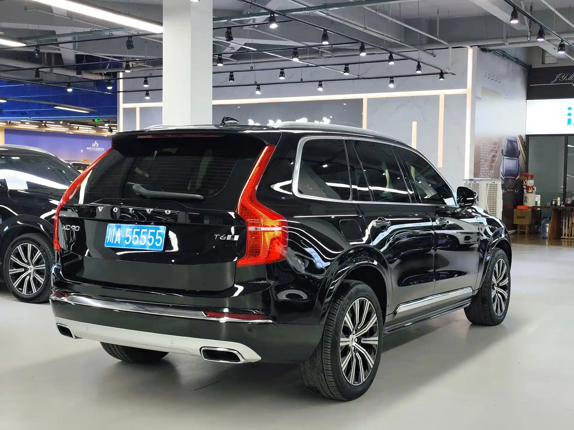 Фото 9 - Volvo XC90