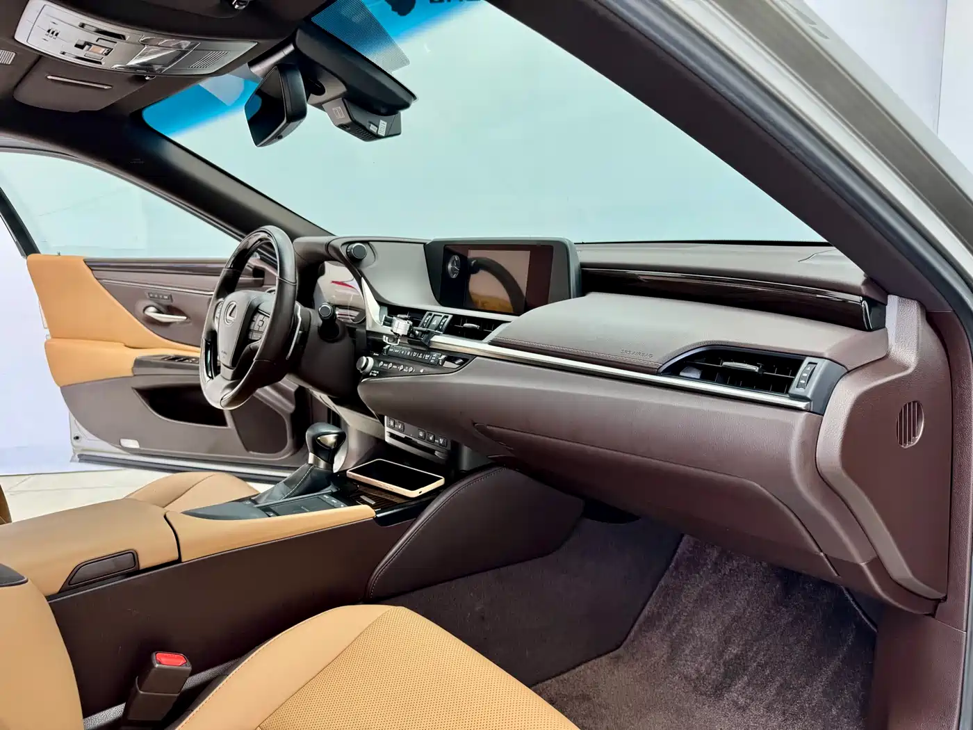 Lexus ES 2021 200 Luxury Edition фото 14