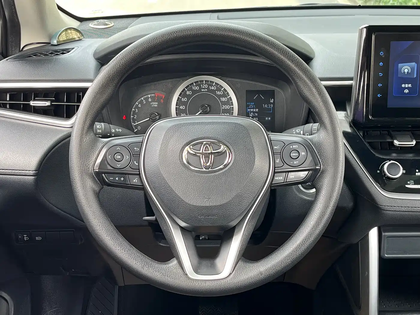 Toyota Frontlander 2023 2.0L CVT Leading Edition фото 32