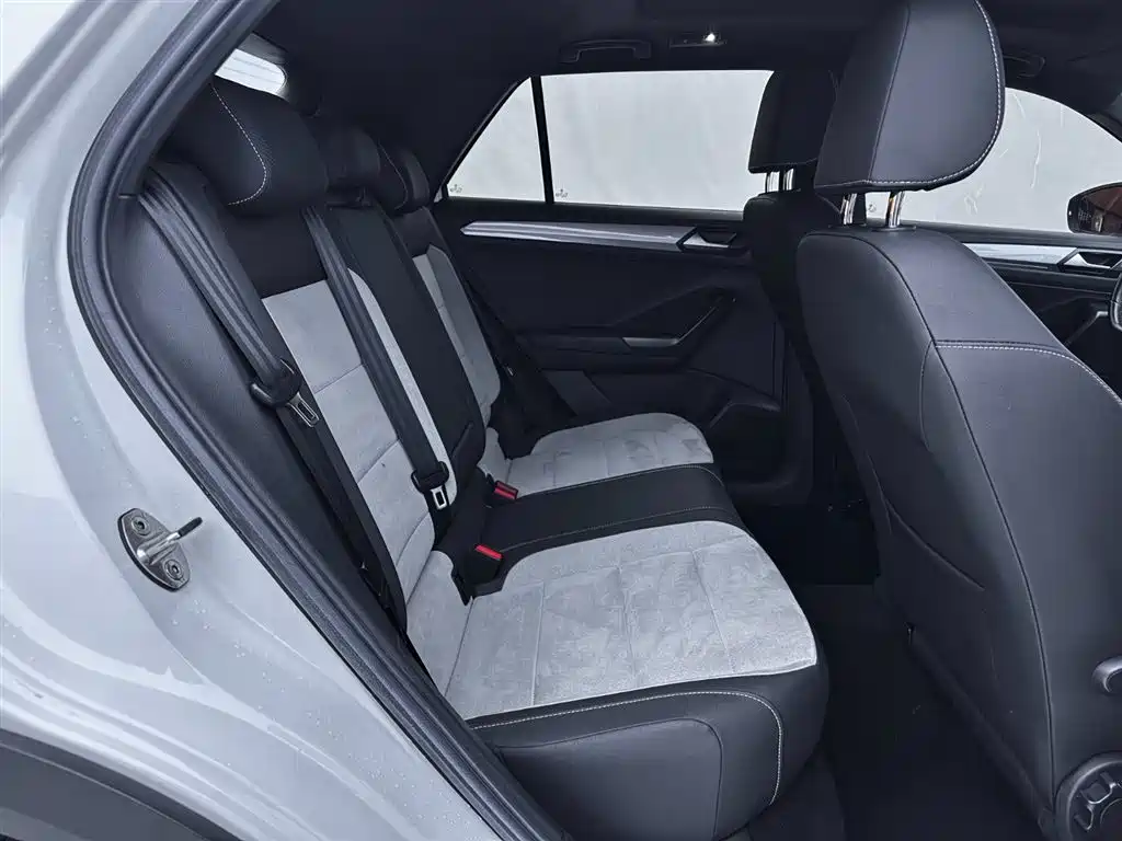Volkswagen T-ROC 2021 Facelift 280TSI DSG 2WD R-Line Pro Smart Connect Edition фото 15