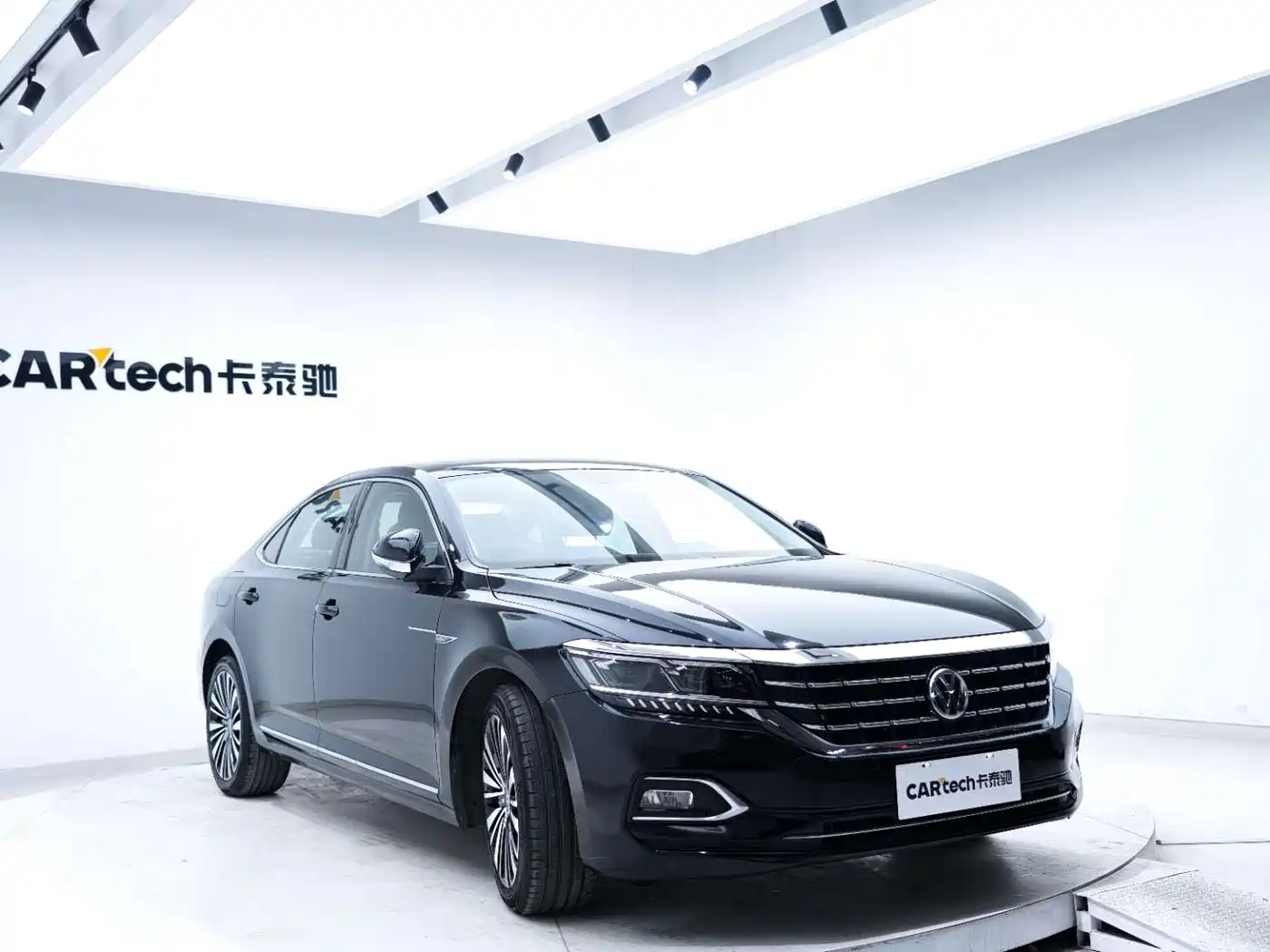 Volkswagen Passat 2019 330TSI Luxury Edition China VI фото 7