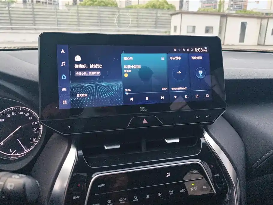 Toyota Venza 2022 2.0L CVT 2WD Premium фото 13