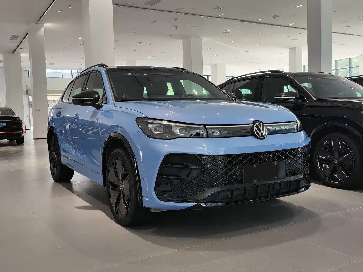 Volkswagen Tiguan L 2024 PRO 330TSI 2WD R-Line Smart Edition фото 3