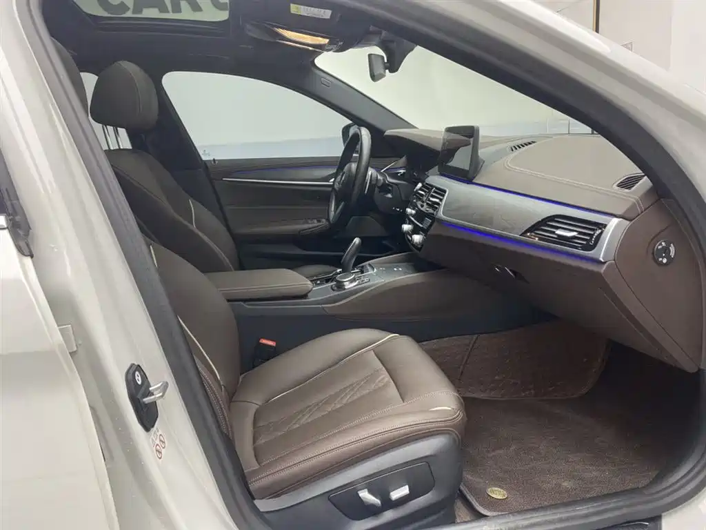 BMW 5 Series 2023 530Li Leading M Sport Package фото 18