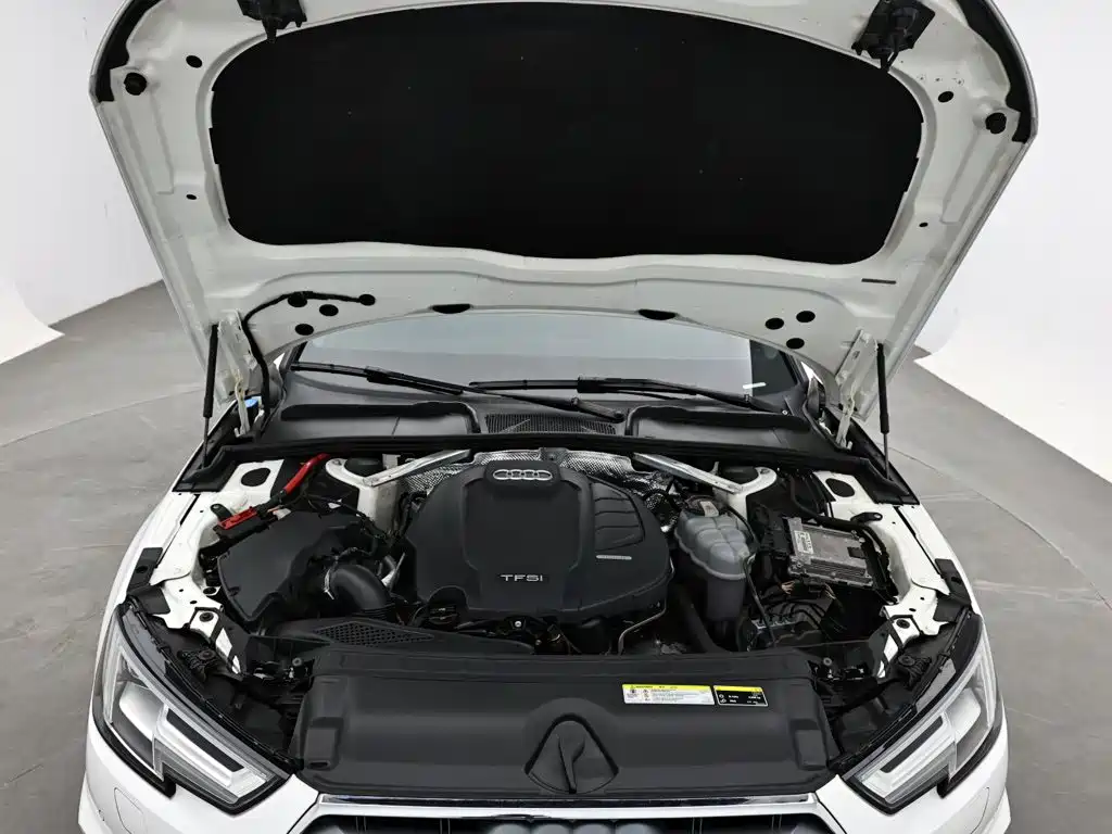 Фото 17 - Audi A4L