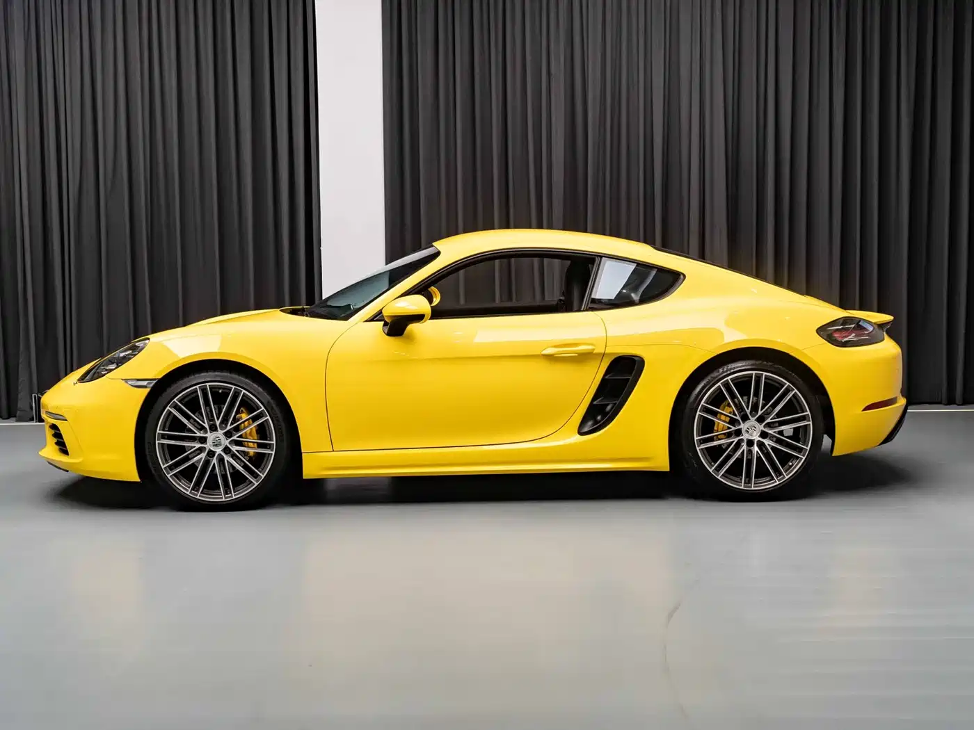 Porsche 718 2018 Cayman 2.0T фото 3