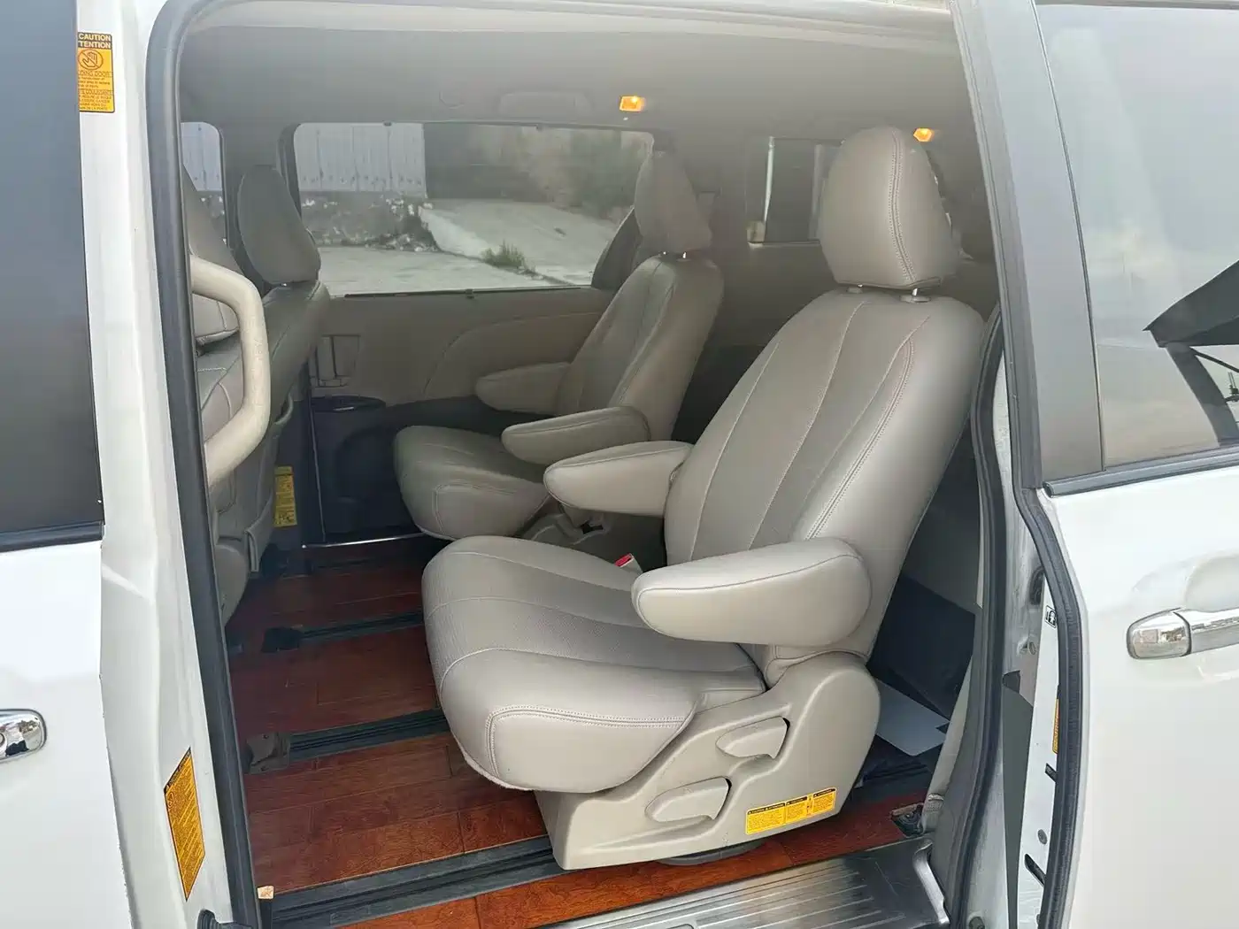 Toyota Sienna 2015 3.5L 2WD LE фото 6