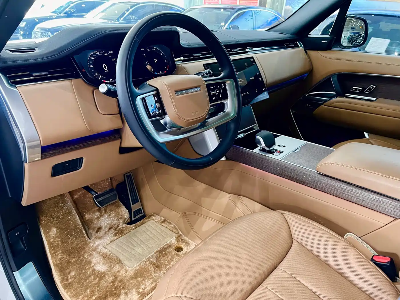 Land Rover Range Rover 2024 3.0 L6 400PS Golden Age Extended 7-Seater фото 7