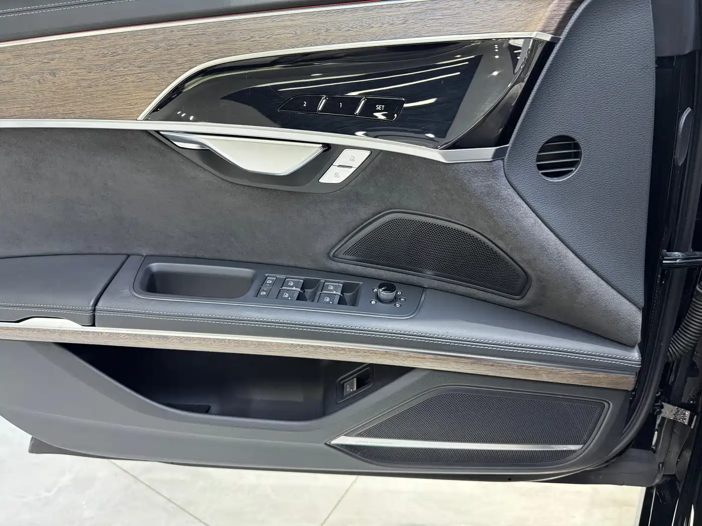 Audi A8 2023 A8L 55 TFSI quattro Flagship фото 16