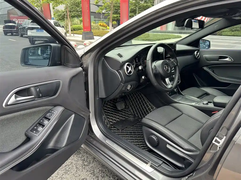 Mercedes-Benz A-Class (Import) 2017 Facelift A 200 Dynamic фото 13
