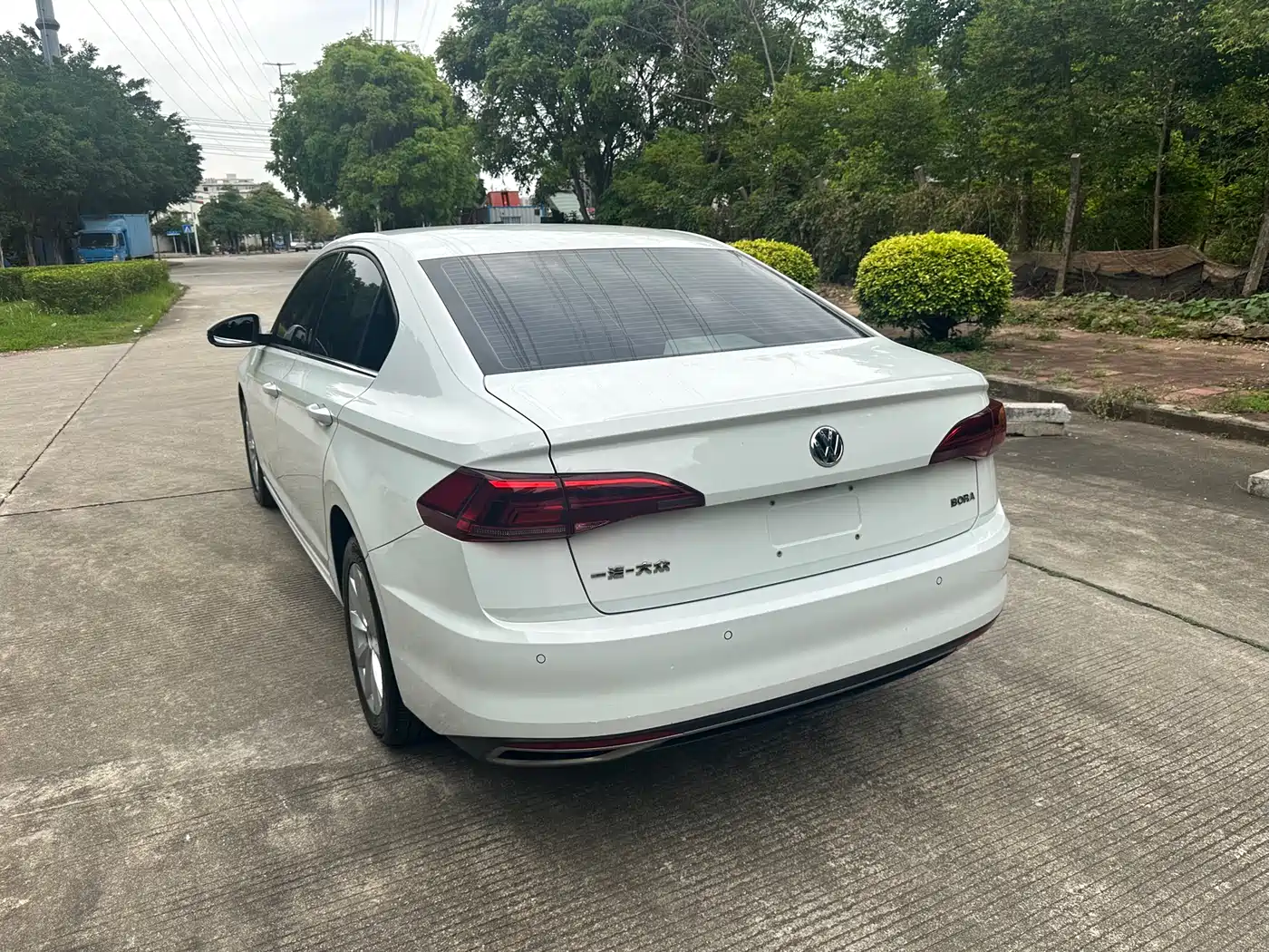VOLKSWAGEN BORA