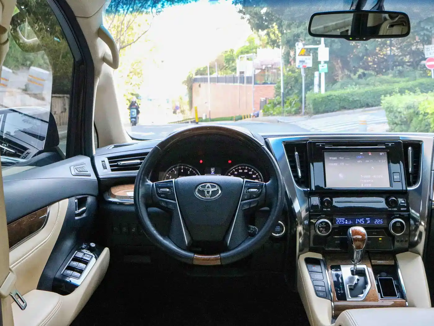 Toyota Alphard 2018 3.5L Premium фото 4