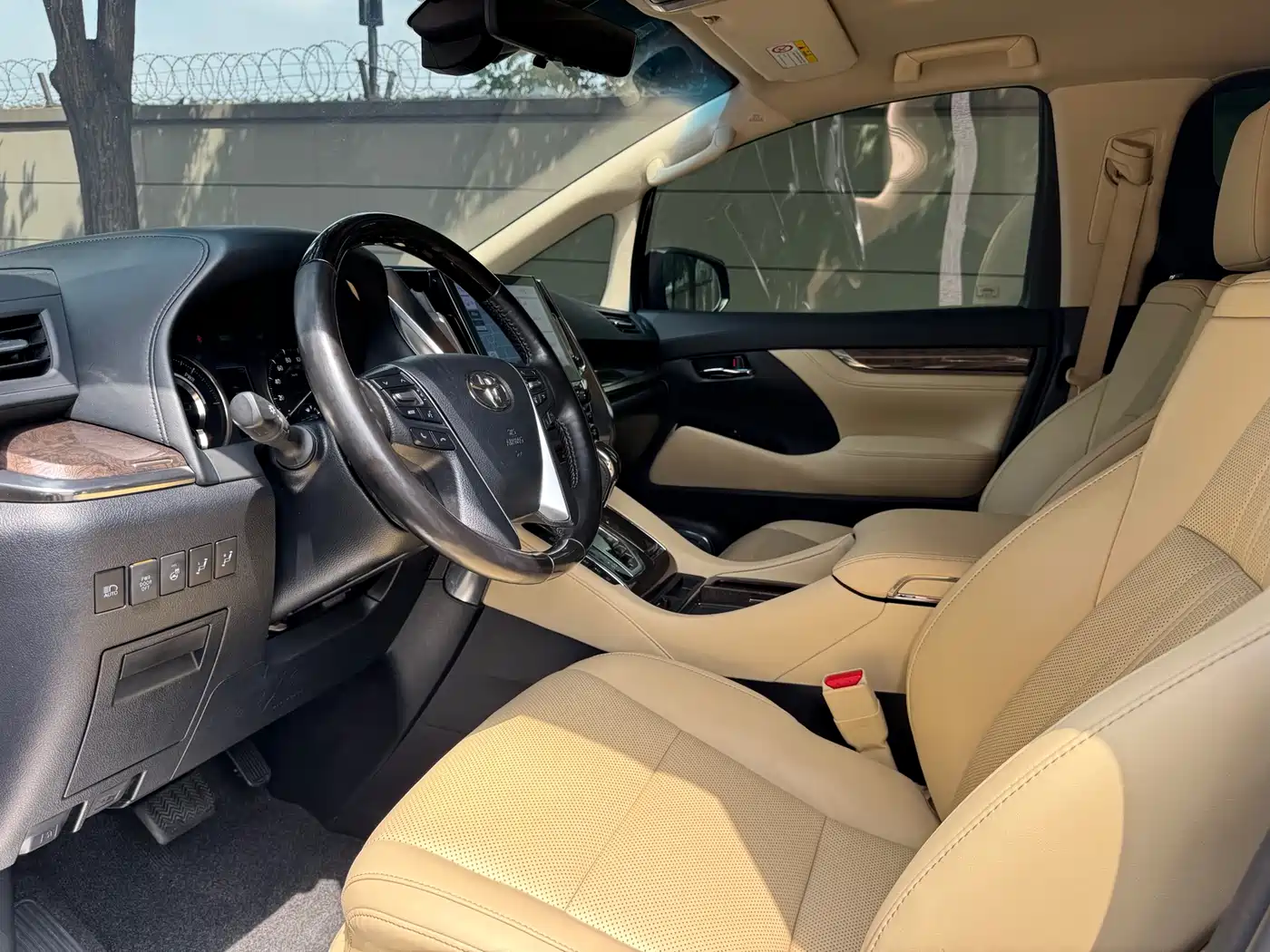 Toyota Alphard 2020 Hybrid 2.5L Premium Edition фото 5