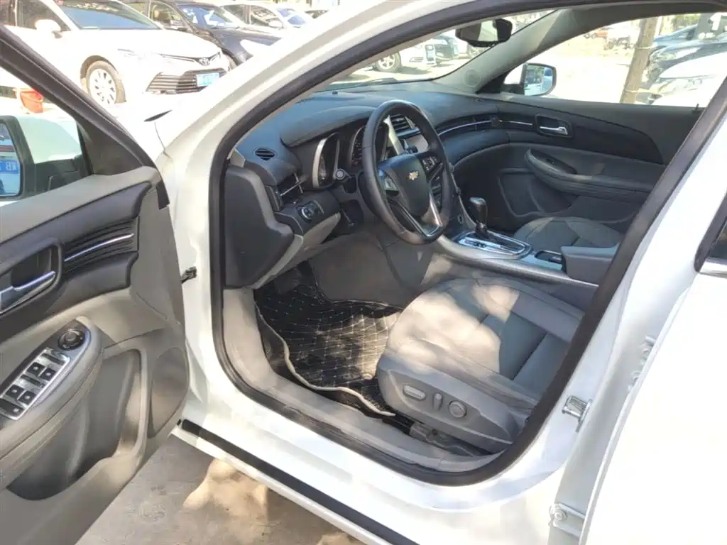 Chevrolet Malibu 2014 2.0L Automatic Luxury фото 16