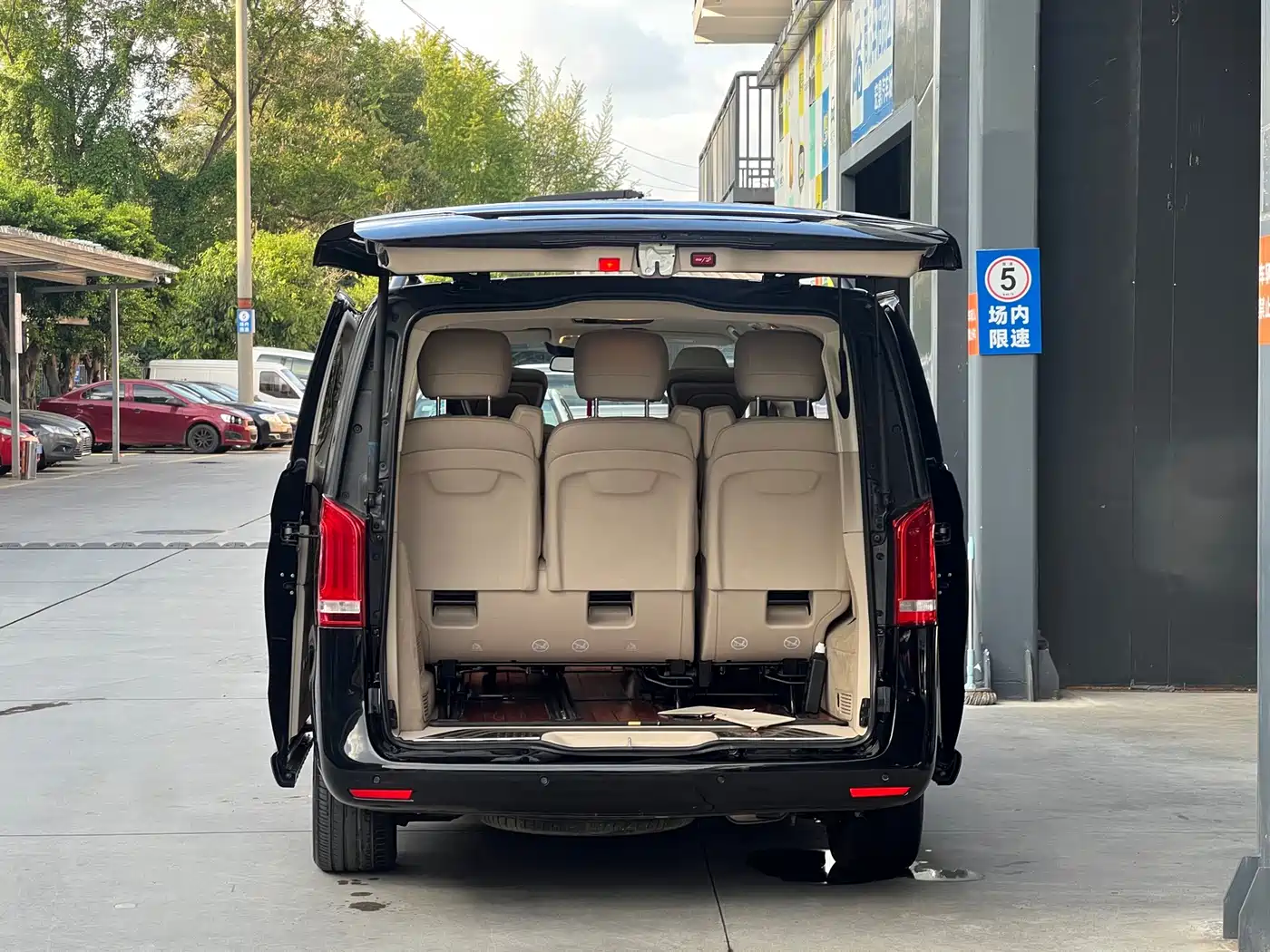 Mercedes-Benz V-Class 2017 2017 Model V 260 L Premium Extended Edition