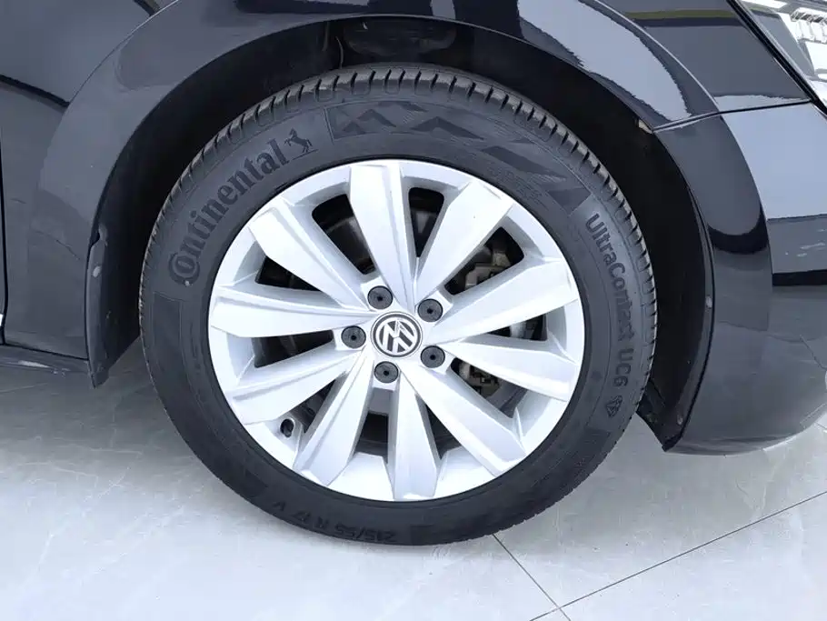 Photo 6 - Volkswagen Passat