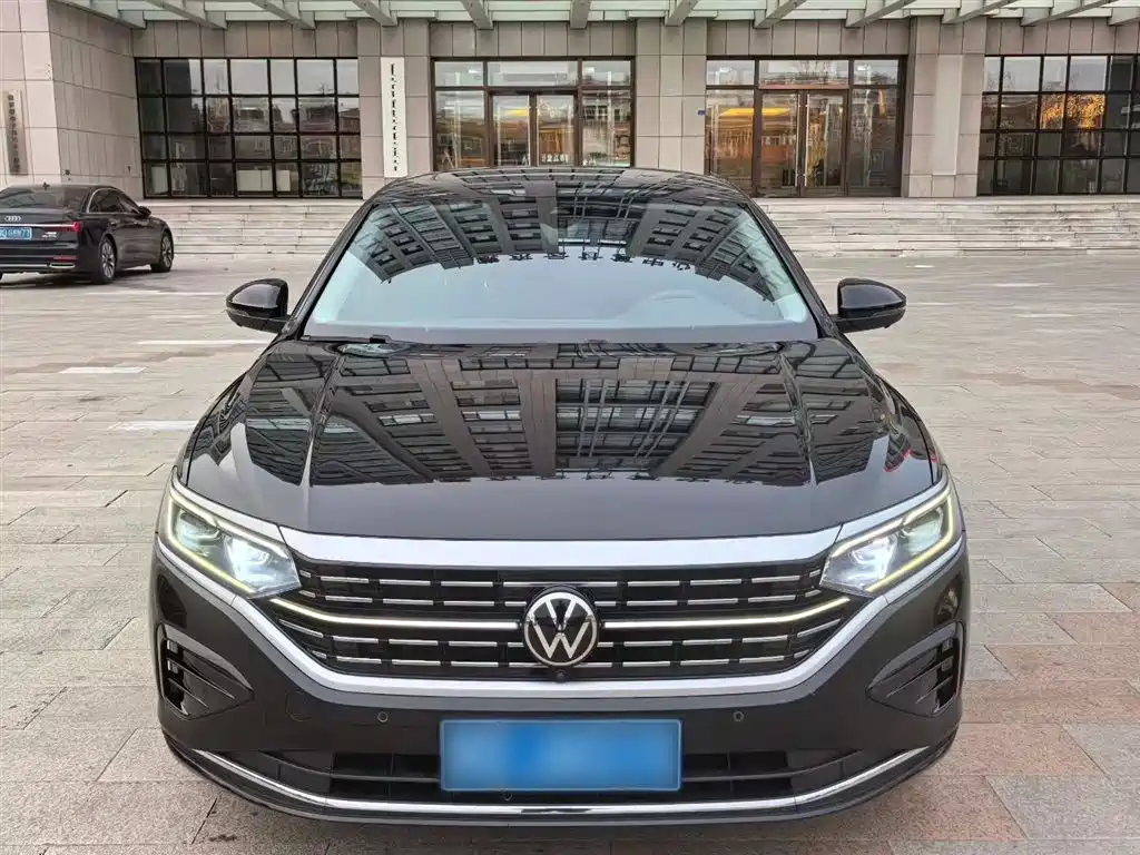 Volkswagen Passat 2023 Facelift 380TSI Luxury Edition фото 3