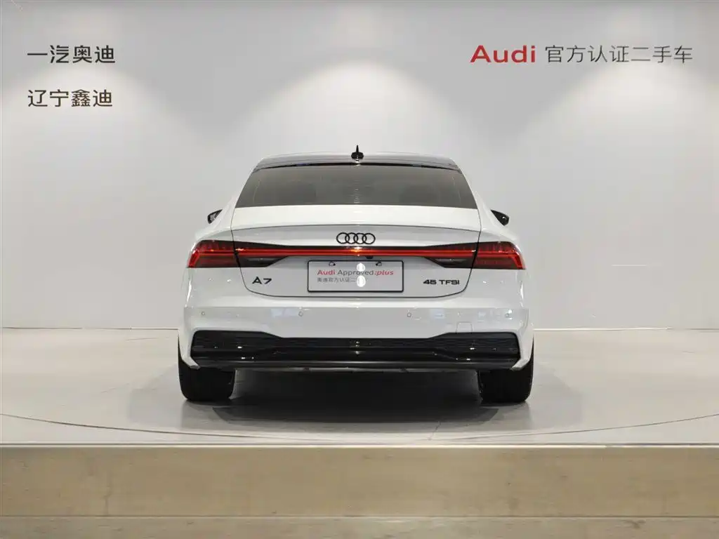 Audi A7 2023 Model 45 TFSI Premium Selection Edition фото 5