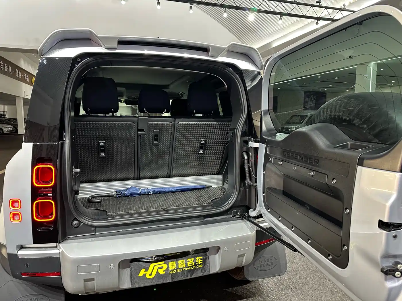Land Rover Defender 2023 Model 90 3.0T P400 XS фото 16