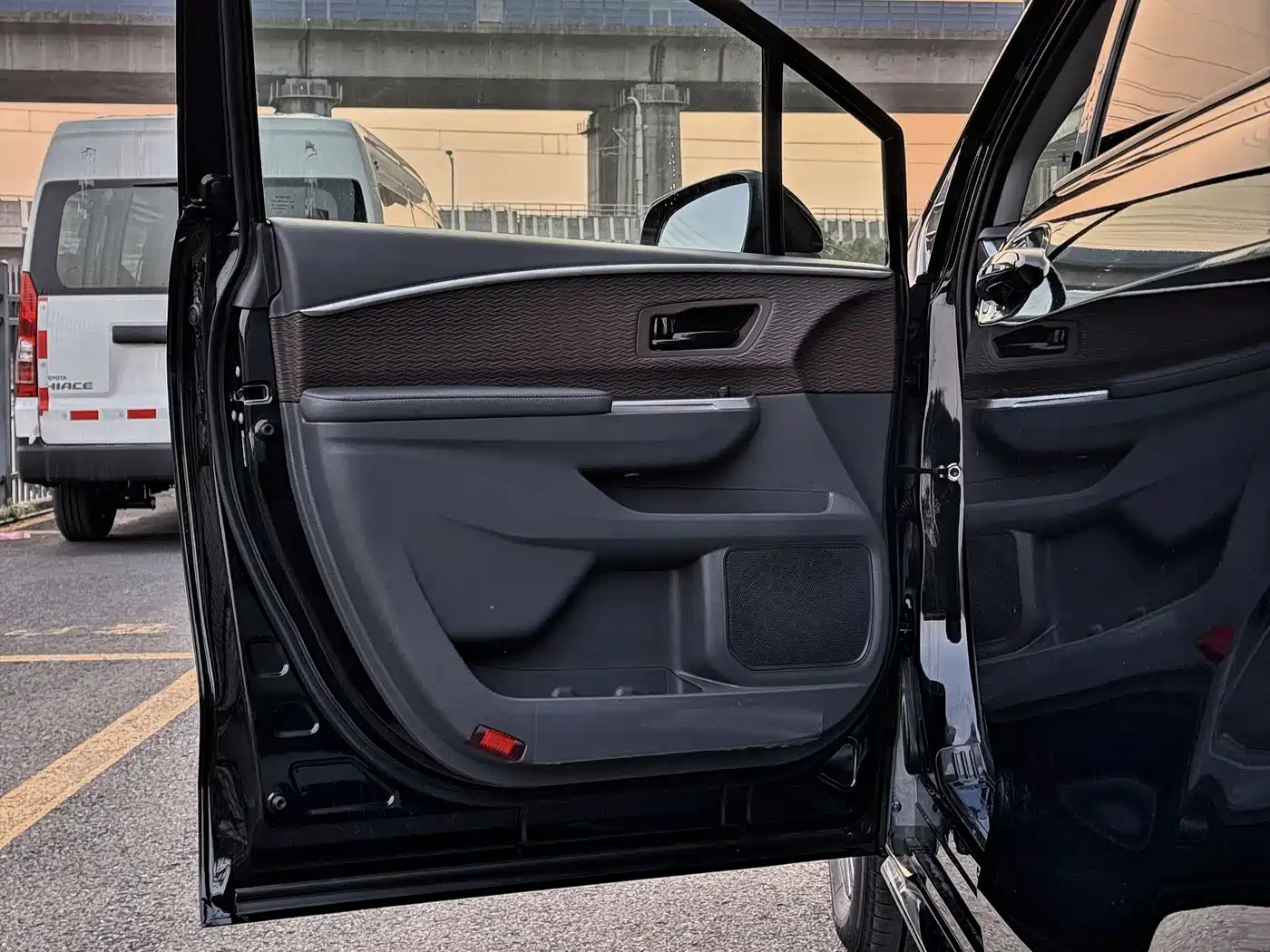 Toyota Sienna 2024 2.5L Hybrid Comfort Edition фото 8