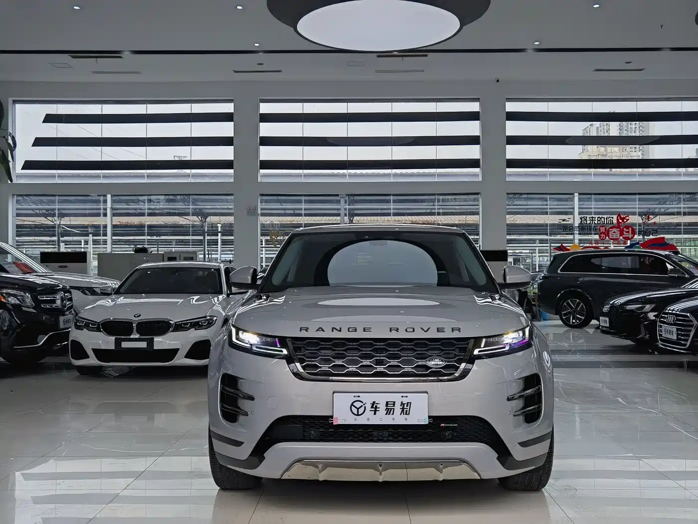 Land Rover Range Rover Evoque 2022 Range Rover Evoque L 249PS R-Dynamic Luxury Edition фото 2