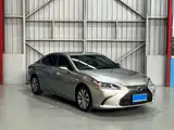 Photo 3 - Lexus ES