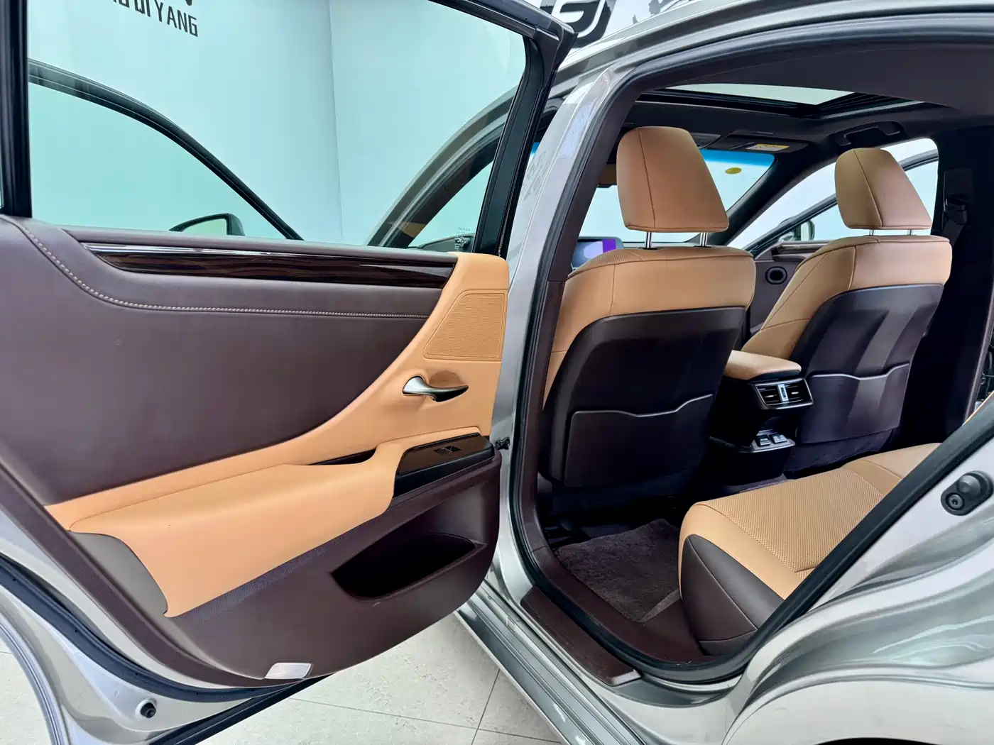 Lexus ES 2021 200 Luxury Edition фото 10