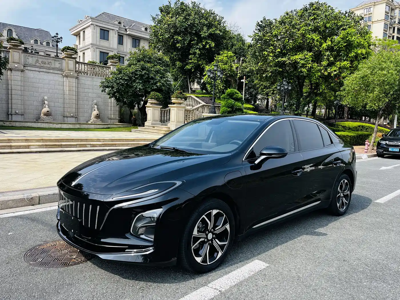 Hongqi E-QM5 2023 Facelift Basic Travel Edition